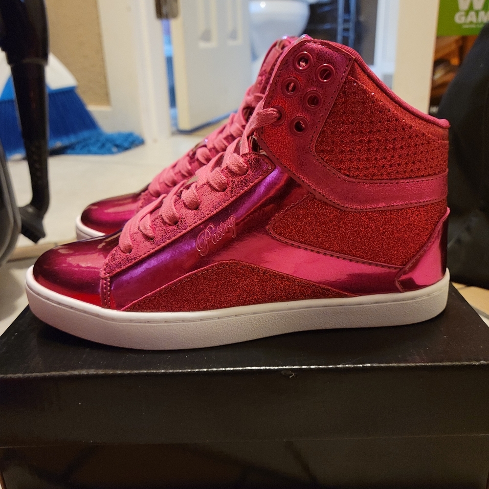 Size 6 Pastry sneakers